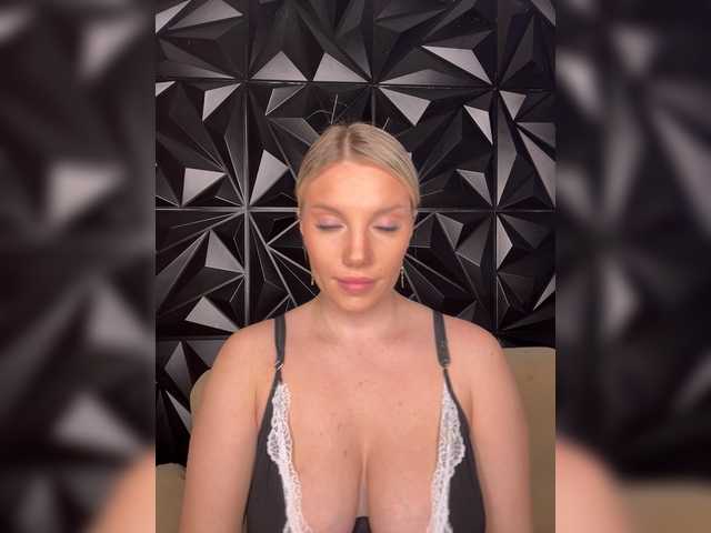 LYLAtop's BongaCams show and profile