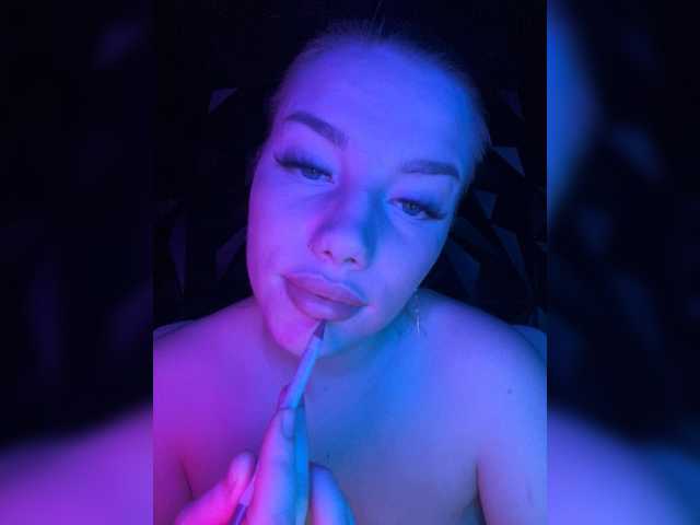 LYLAtop's BongaCams show and profile