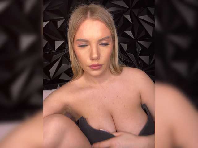 LYLAtop's BongaCams show and profile