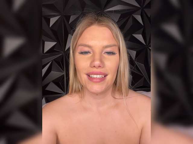 LYLAtop's BongaCams show and profile