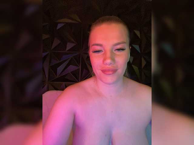 LYLAtop's BongaCams show and profile