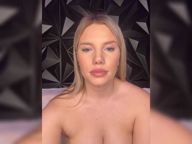 LYLAtop's BongaCams show and profile