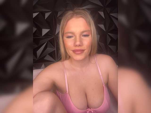 LYLAtop's BongaCams show and profile