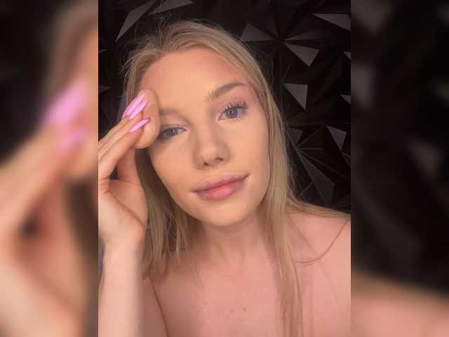 LYLAtop's BongaCams show and profile