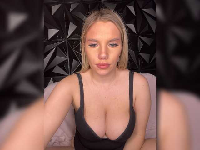 LYLAtop's BongaCams show and profile