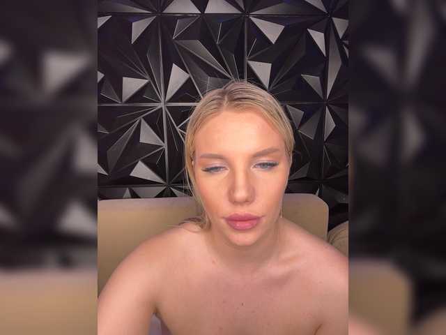 LYLAtop's BongaCams show and profile