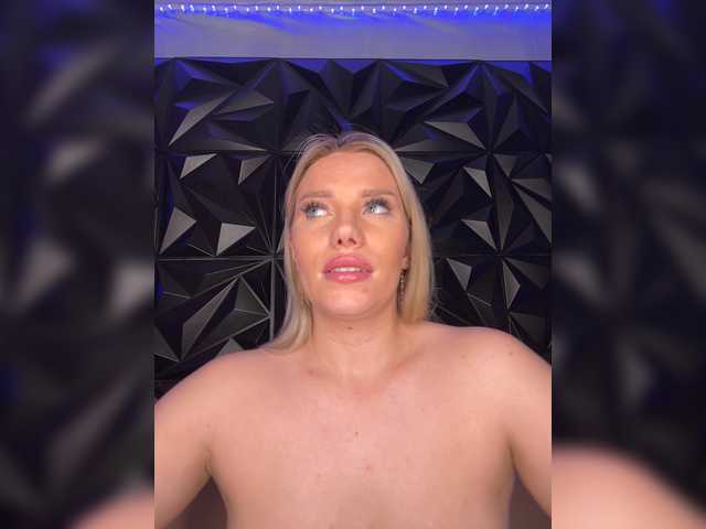 LYLAtop's BongaCams show and profile