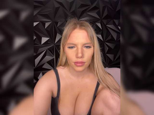 LYLAtop's BongaCams show and profile