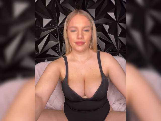 LYLAtop's BongaCams show and profile