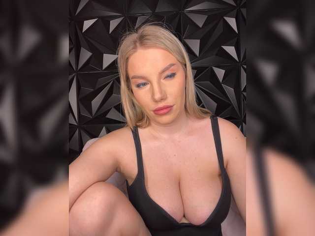 LYLAtop's BongaCams show and profile