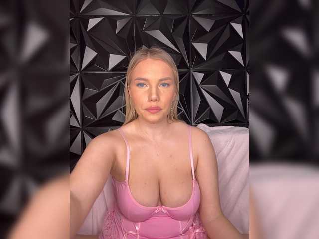 LYLAtop's BongaCams show and profile