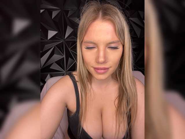 LYLAtop's BongaCams show and profile