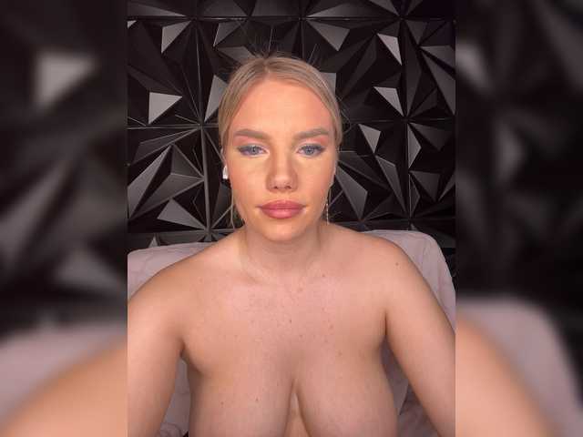 LYLAtop's BongaCams show and profile