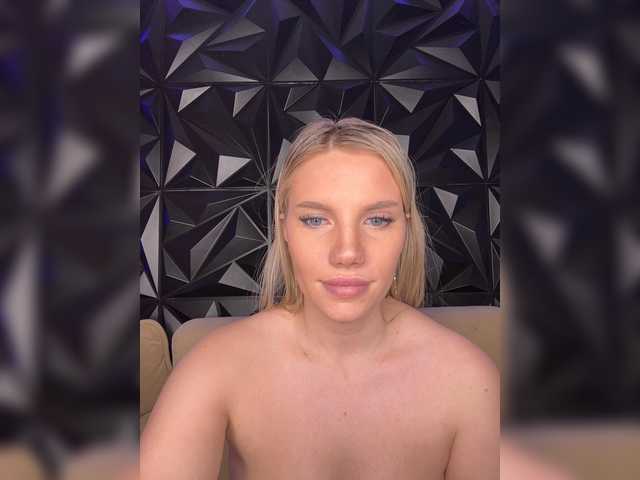 LYLAtop's BongaCams show and profile