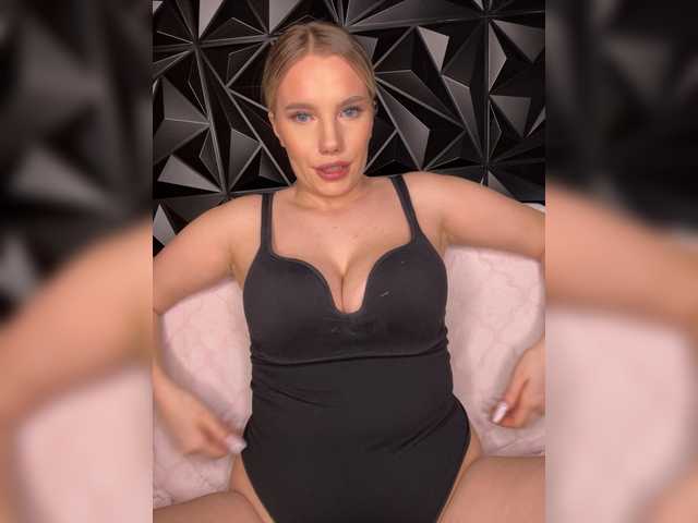 LYLAtop's BongaCams show and profile