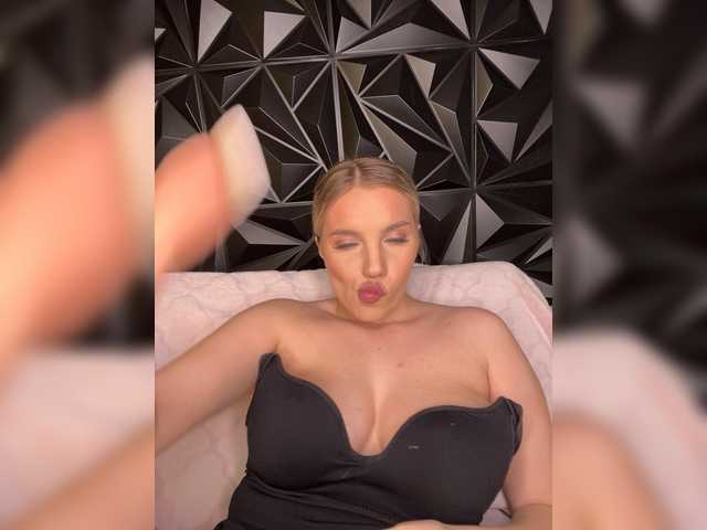 LYLAtop's BongaCams show and profile