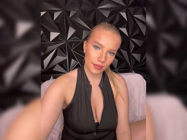 LYLAtop's BongaCams show and profile
