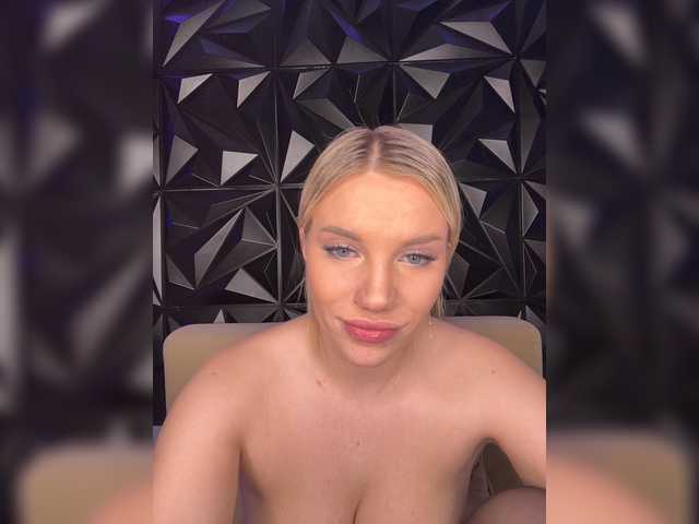 LYLAtop's BongaCams show and profile