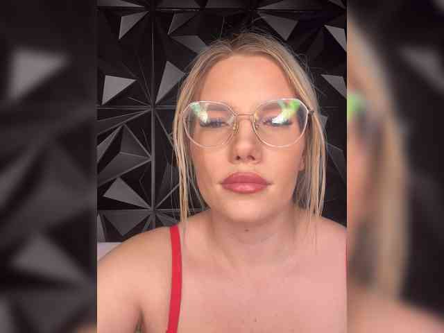 LYLAtop Live Webcam on BongaCams