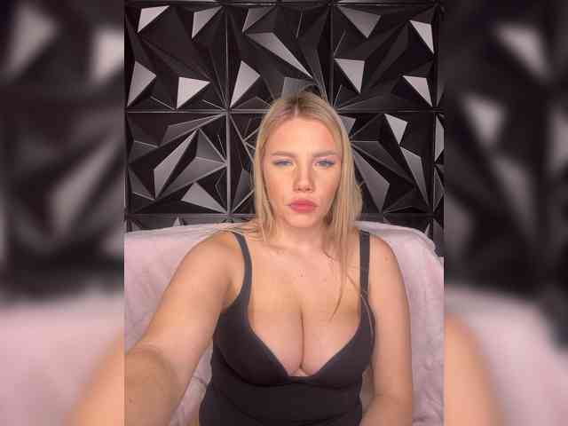 LYLAtop Live Webcam on BongaCams