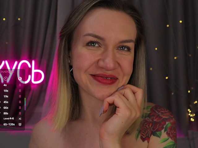 1-x's BongaCams show and profile