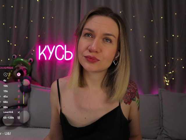 1-x's BongaCams show and profile