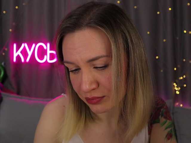 1-x's BongaCams show and profile