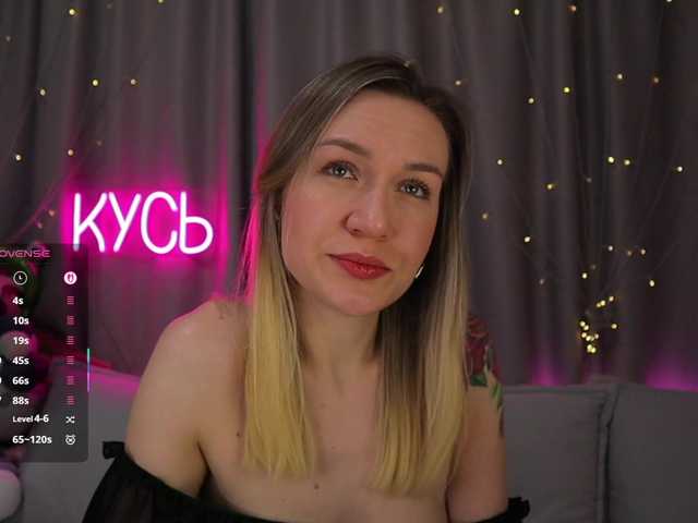 1-x's BongaCams show and profile