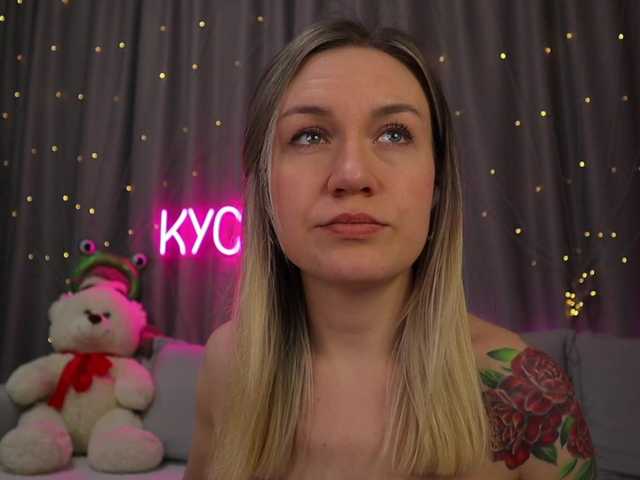 1-x's BongaCams show and profile