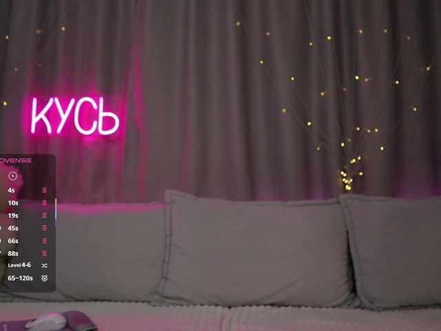 1-x's BongaCams show and profile