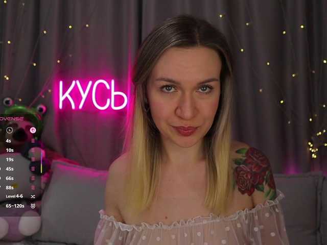 1-x's BongaCams show and profile