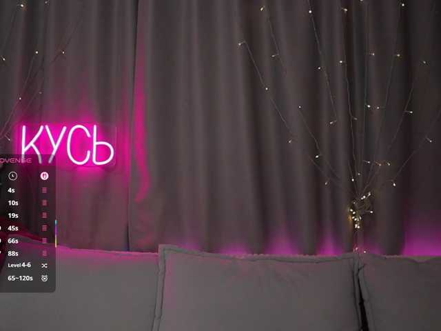 1-x's BongaCams show and profile