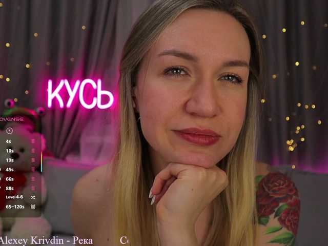 1-x's BongaCams show and profile