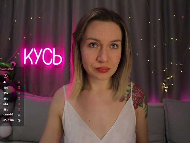 1-x's BongaCams show and profile