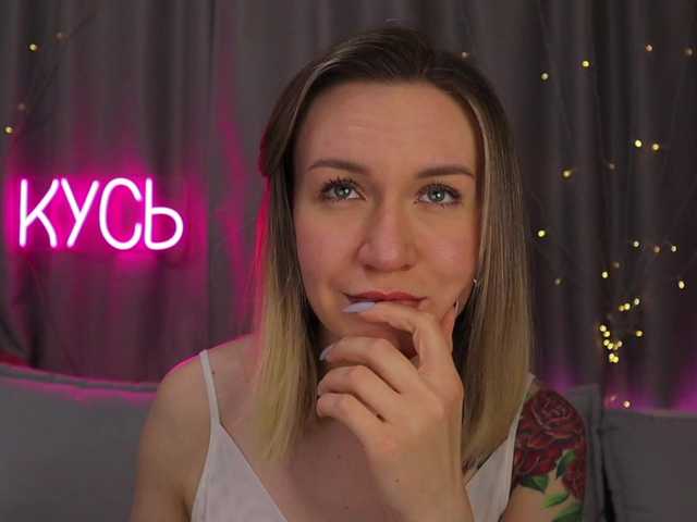 1-x's BongaCams show and profile