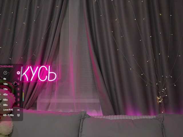 1-x's BongaCams show and profile