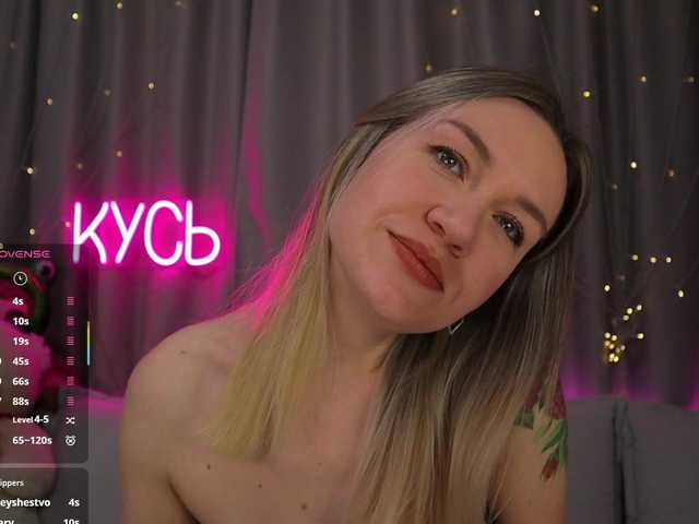 1-x's BongaCams show and profile