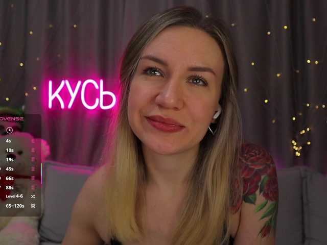 1-x's BongaCams show and profile