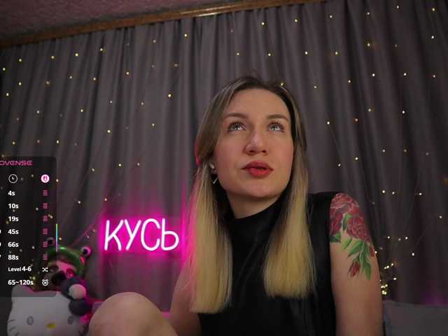 1-x's BongaCams show and profile