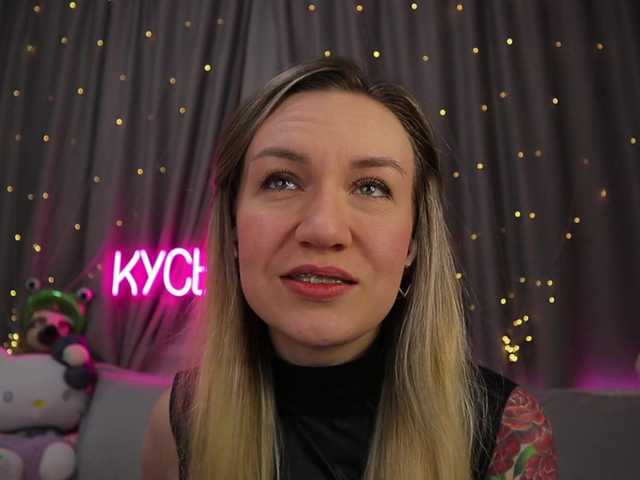 1-x's BongaCams show and profile