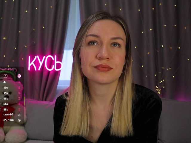 1-x's BongaCams show and profile