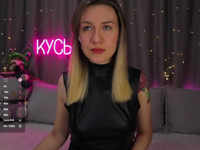 1-x's BongaCams show and profile