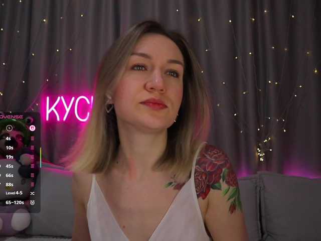 1-x's BongaCams show and profile