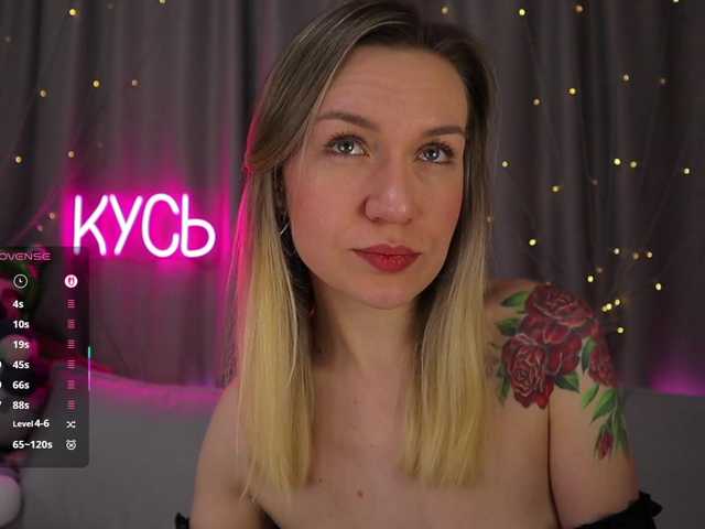 1-x's BongaCams show and profile