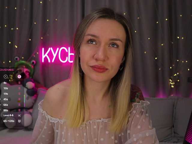 1-x's BongaCams show and profile