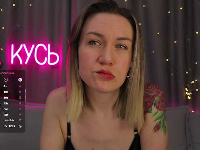 1-x's BongaCams show and profile