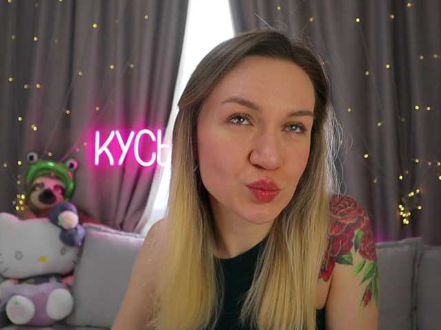 1-x's BongaCams show and profile