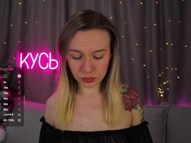 1-x's BongaCams show and profile