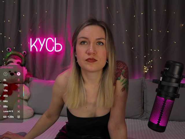 1-x's BongaCams show and profile