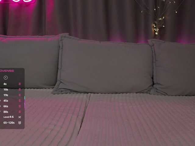 1-x's BongaCams show and profile